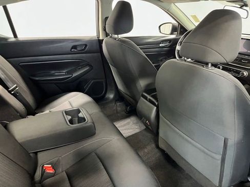 Used 2024 Nissan Altima 2.5 SV FWD image 14