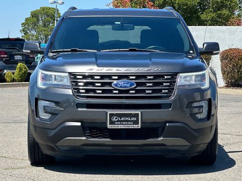 Used 2017 Ford Explorer XLT w/ Equipment Group 202A FWD image 10
