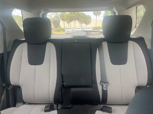 Used 2010 Chevrolet Equinox LT FWD image 3