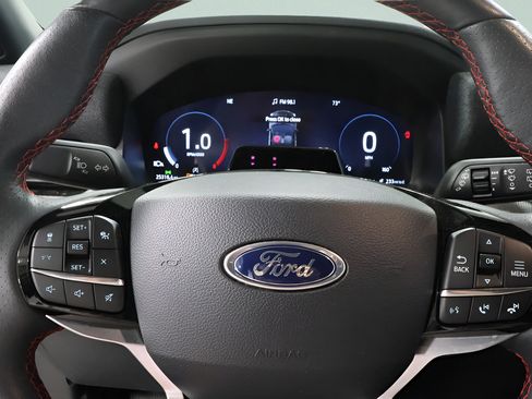 Used 2025 Ford Explorer ST-Line w/ ST-Line Street Pack AWD/4WD image 14