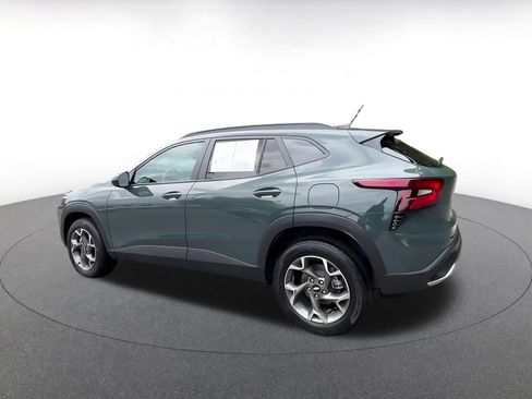 Used 2025 Chevrolet Trax LT FWD image 10