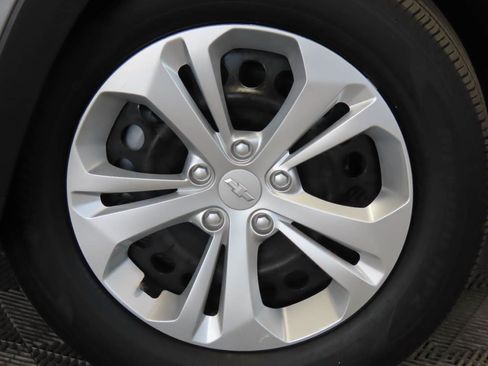 Used 2025 Chevrolet Trax LS FWD image 6