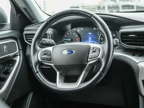 Used 2022 Ford Explorer XLT w/ Equipment Group 202A RWD image 12