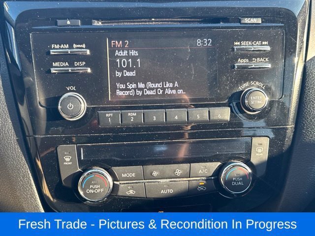 Used 2014 Nissan Rogue SV AWD/4WD image 15