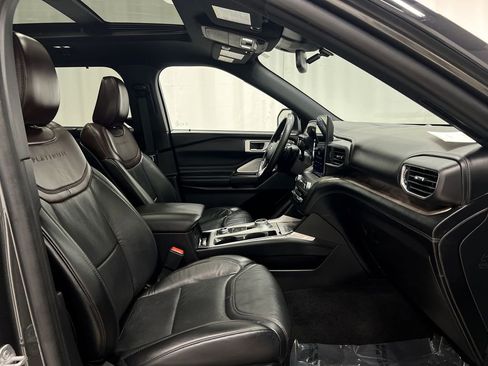 Used 2020 Ford Explorer Platinum w/ Premium Technology Package image 34
