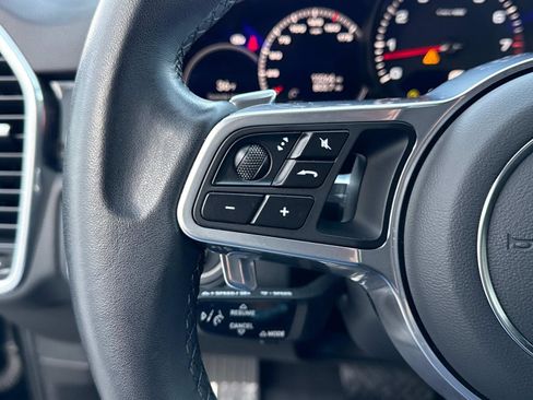 Used 2023 Porsche Cayenne Coupe image 29