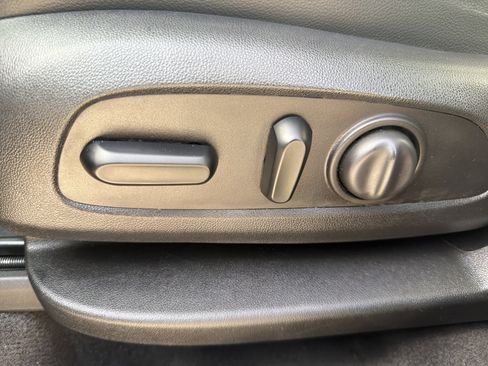 Used 2020 Chevrolet Traverse LT image 20