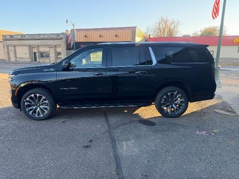 New 2026 Chevrolet Suburban High Country AWD/4WD image 8