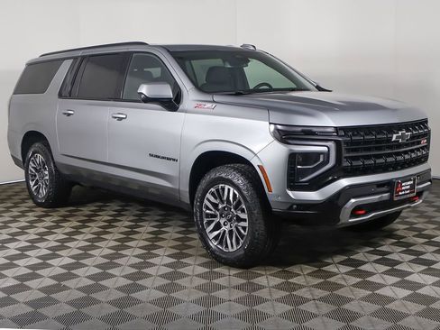 Used 2025 Chevrolet Suburban Z71 AWD/4WD image 2