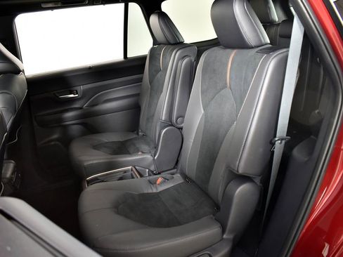 Used 2025 Toyota Grand Highlander AWD Hybrid image 19