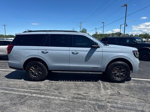Used 2025 Ford Expedition Tremor AWD/4WD image 2
