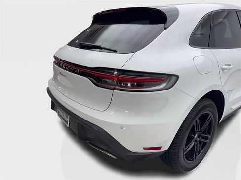 Used 2023 Porsche Macan Turbo image 18