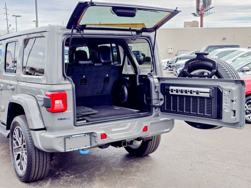 Used 2022 Jeep Wrangler Unlimited Sahara image 48