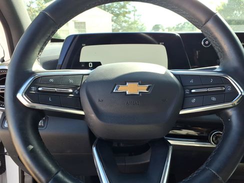 Used 2025 Chevrolet Equinox LT w/ Safety and Technology Package FWD image 24