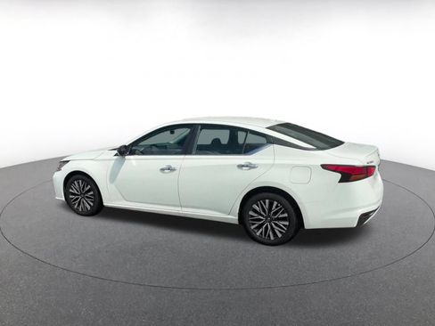Used 2025 Nissan Altima 2.5 SV FWD image 8