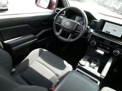 Certified 2025 Toyota Tacoma SR5 AWD/4WD image 9