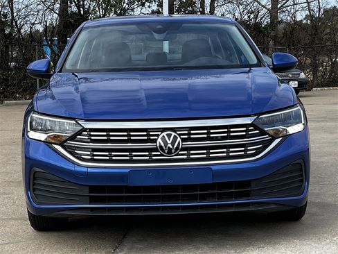 Used 2024 Volkswagen Jetta SE image 7