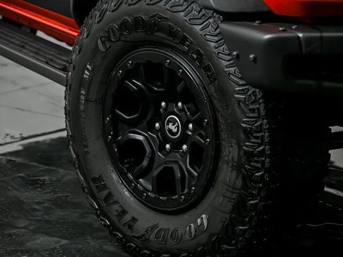 Used 2021 Ford Bronco Wildtrak image 3