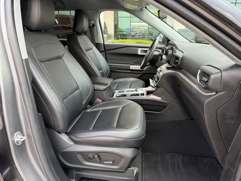 Used 2023 Ford Explorer XLT w/ Equipment Group 202A RWD image 30