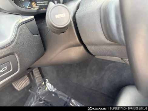 Used 2018 Volvo XC60 T5 Momentum w/ Convenience Package image 16