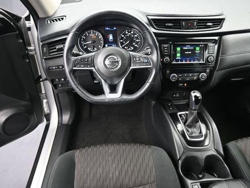 Used 2019 Nissan Rogue SV w/ Premium Package image 9