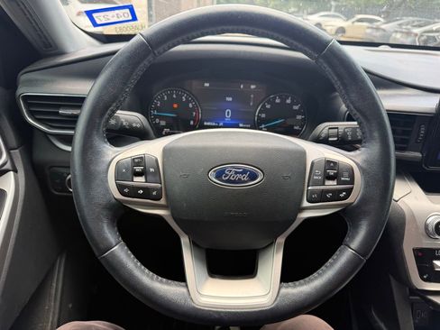 Used 2021 Ford Explorer XLT w/ Equipment Group 202A RWD image 12