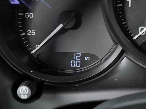 New 2026 Porsche Macan AWD image 9