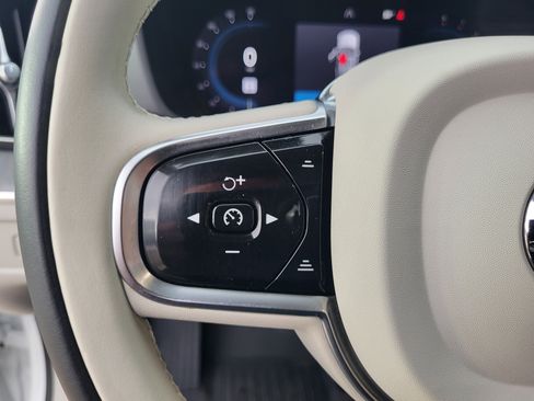 Certified 2023 Volvo XC60 B5 Ultimate w/ Protection Package Premier image 18