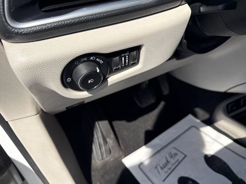 Used 2018 Chrysler Pacifica Limited FWD image 21
