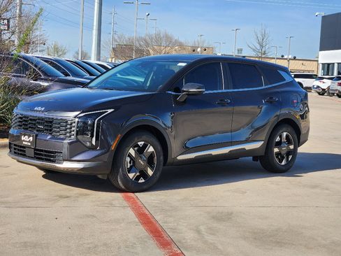 New 2026 Kia Sportage LX image 2