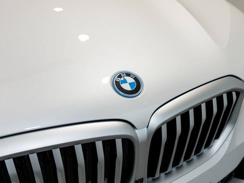 New 2026 BMW X5 xDrive50e w/ Premium Package AWD/4WD image 7
