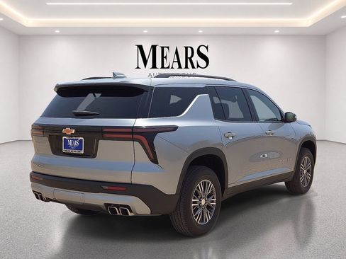 Used 2025 Chevrolet Traverse LT FWD image 5