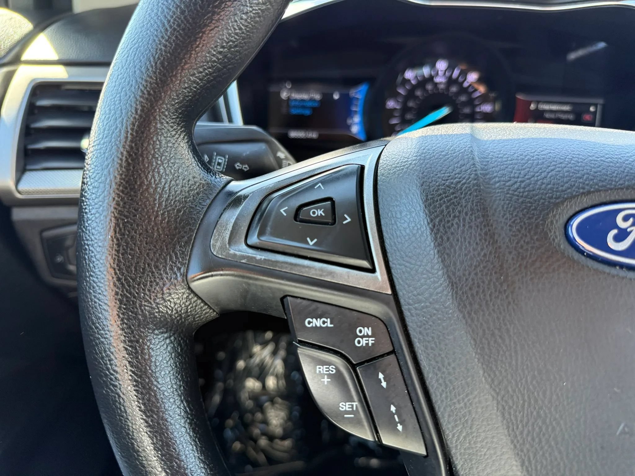 Used 2020 Ford Fusion SE FWD image 15