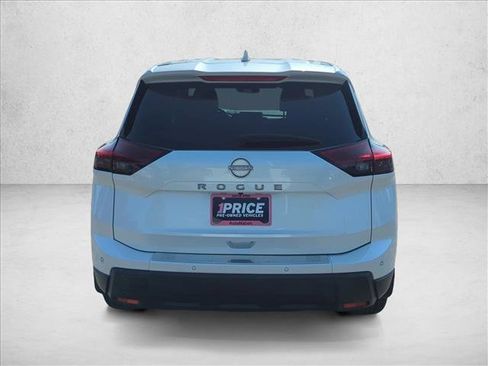 Used 2025 Nissan Rogue SV FWD image 6