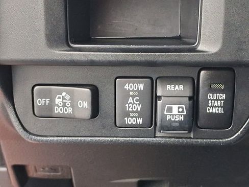 Used 2017 Toyota Tacoma TRD Off-Road w/ Tow Package AWD/4WD image 23