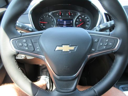 Used 2024 Chevrolet Equinox LT AWD/4WD image 24