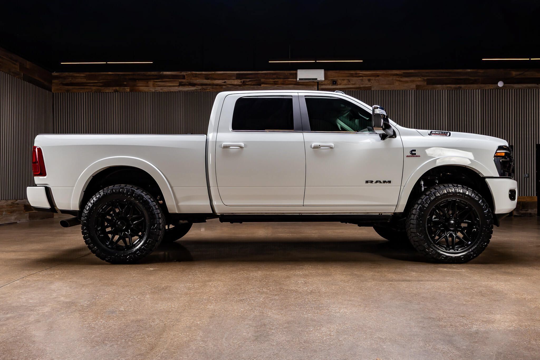 Used 2026 RAM 2500 Limited AWD/4WD image 11