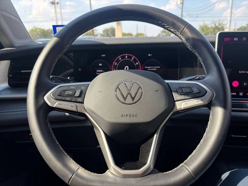 Used 2026 Volkswagen Tiguan SE AWD/4WD image 47
