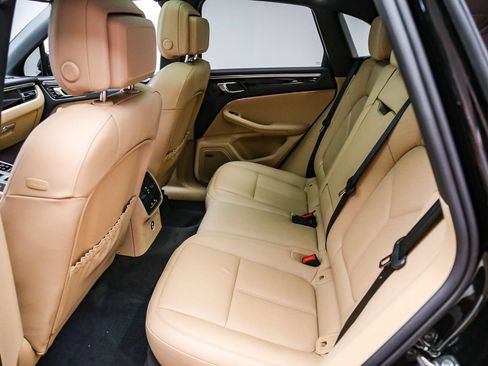 Certified 2026 Porsche Macan AWD/4WD image 23