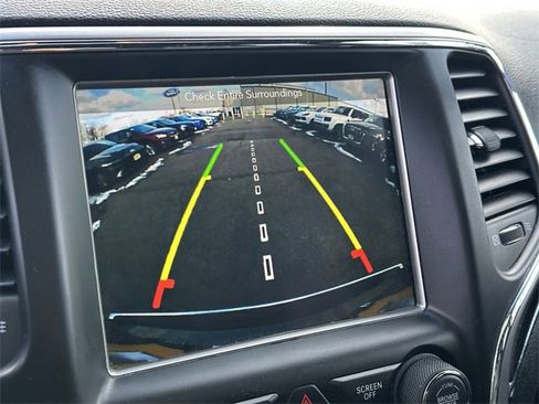 Used 2018 Jeep Grand Cherokee Limited image 22