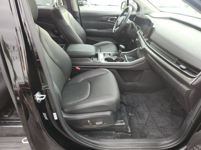 Used 2026 Kia Carnival SX w/ SX Dark Edition Package FWD image 16