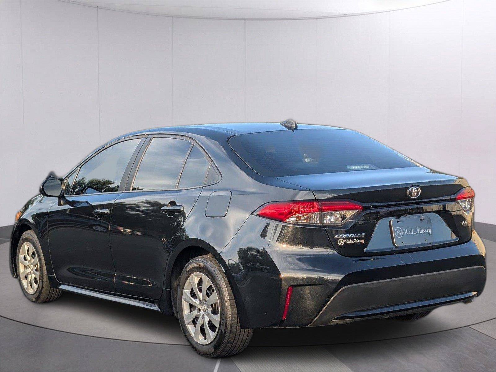 Used 2020 Toyota Corolla LE FWD image 3