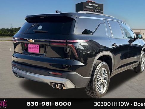 Used 2026 Chevrolet Traverse LT w/ Driver Confidence Package FWD image 3