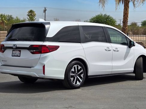 Used 2025 Honda Odyssey EX-L image 4