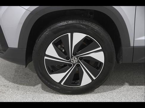 Certified 2024 Volkswagen Taos SE AWD/4WD image 22