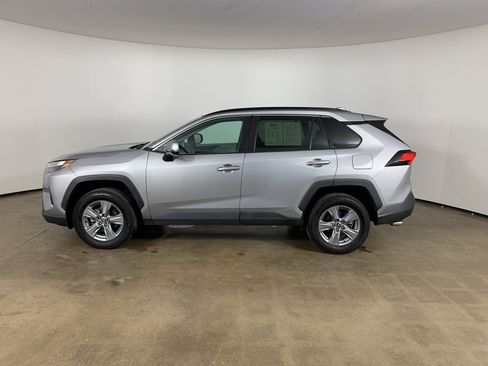 Used 2022 Toyota RAV4 XLE w/ Convenience Package image 16
