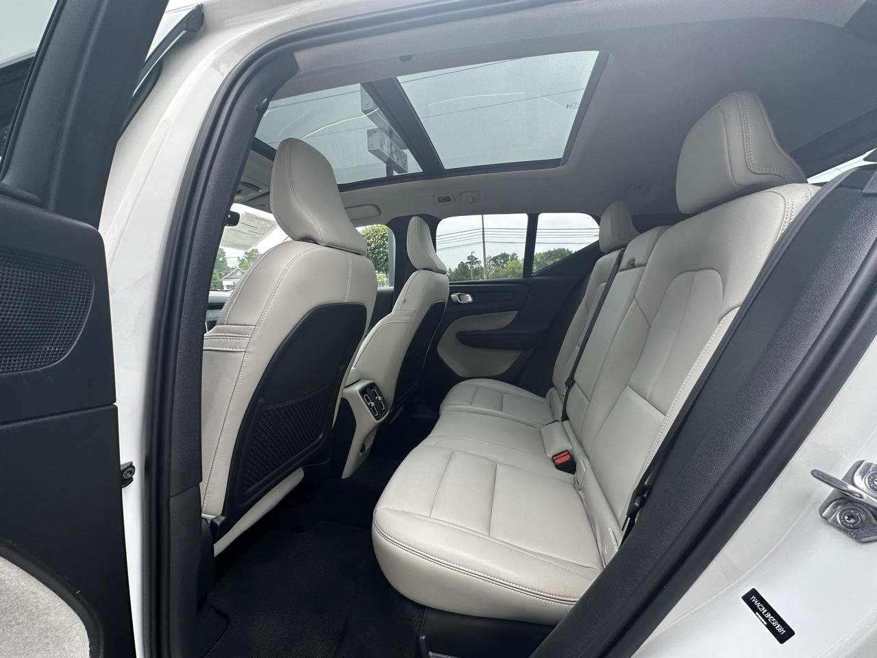 Used 2021 Volvo XC40 T4 Inscription FWD image 21