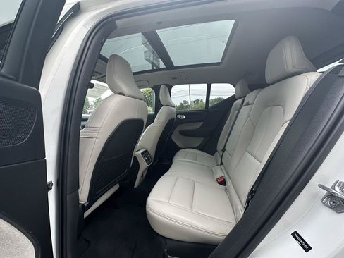 Used 2021 Volvo XC40 T4 Inscription FWD image 21