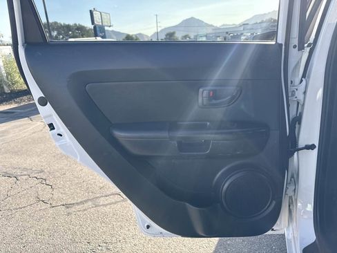 Used 2013 Kia Soul FWD image 13