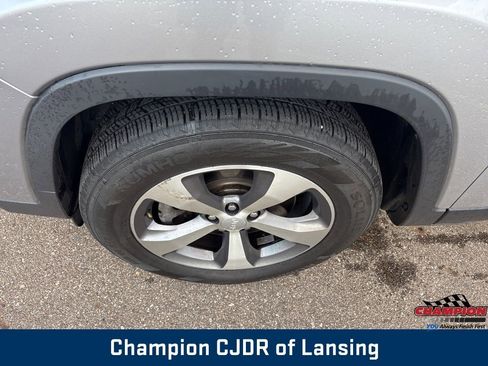Used 2020 Jeep Cherokee Limited image 2